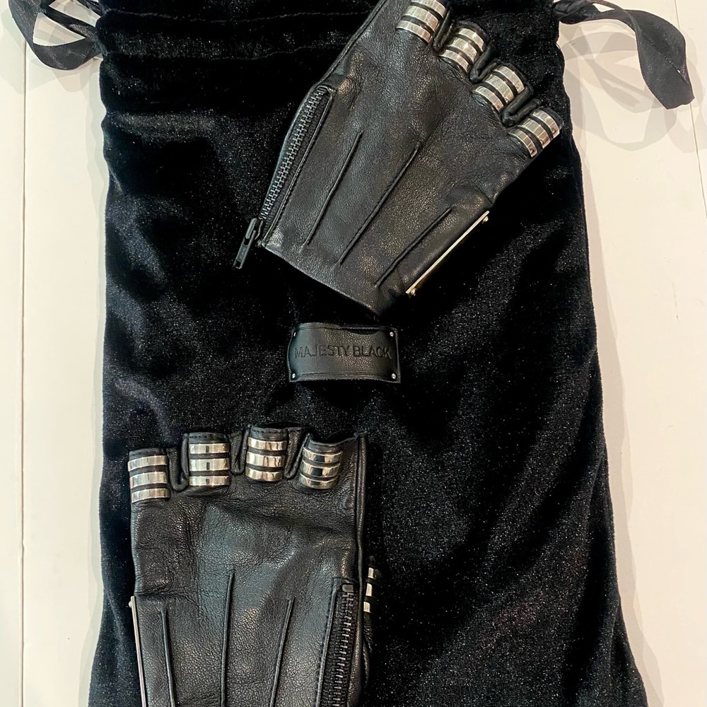 MAGESTY BLACK Leather Gloves with Silver Details